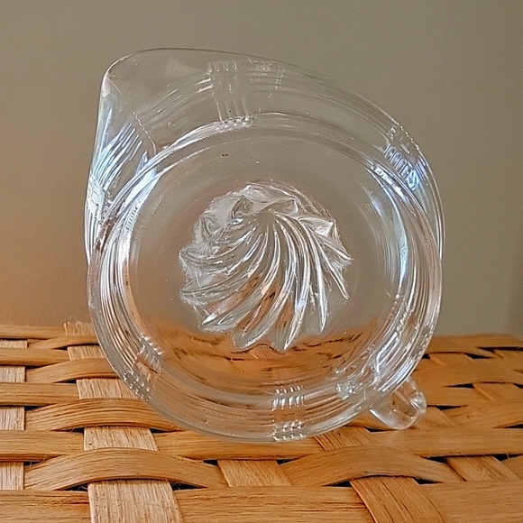 VTG HAZEL ATLAS GLASS JUICER/REAMER SWIRL ART DECO HANDLE SPOUT CRISS CROSS - Picture 2 of 5